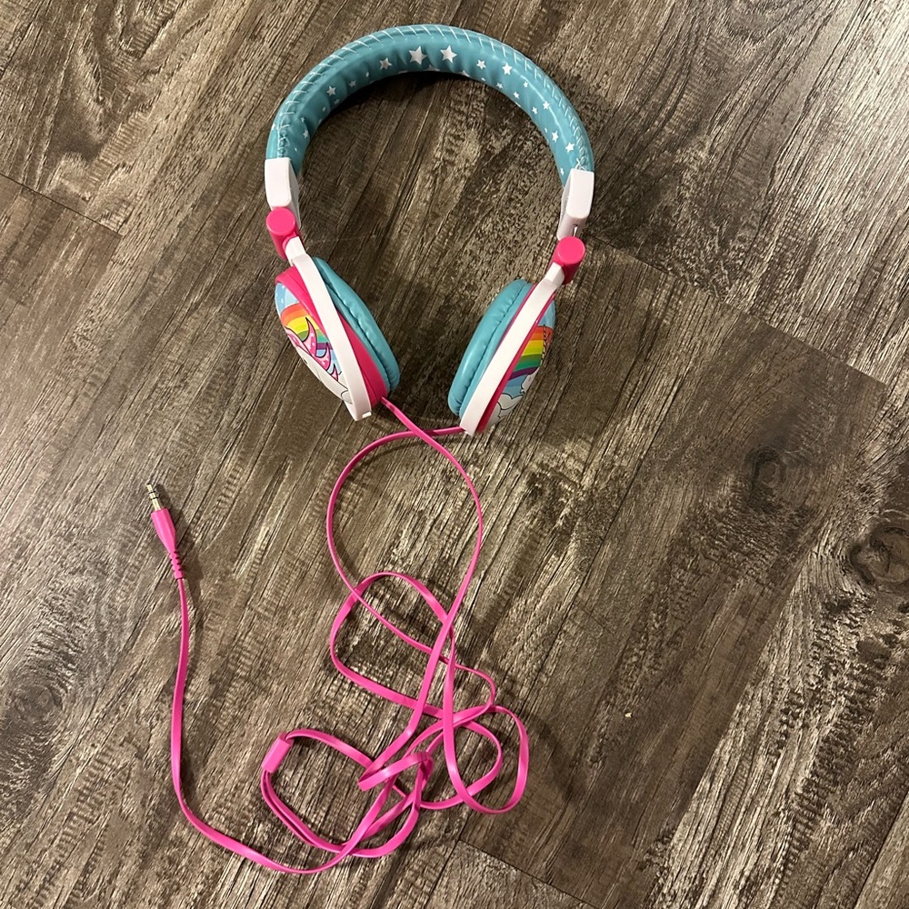 Over the ear headphone with aux plug